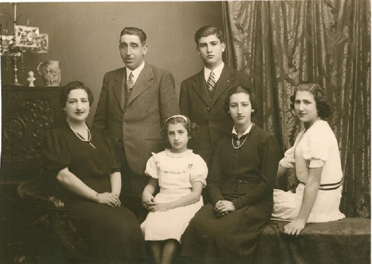 Archivo:Familia SA F.jpg