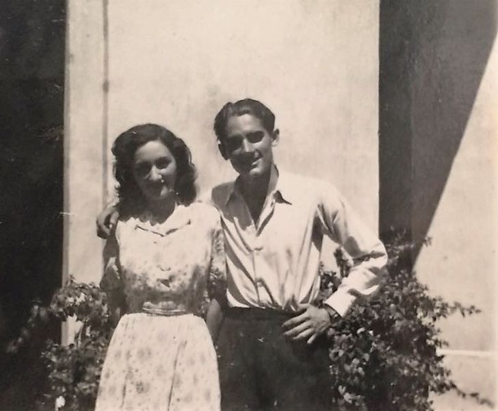 Archivo:Tia Marisol y tio luis.jpg